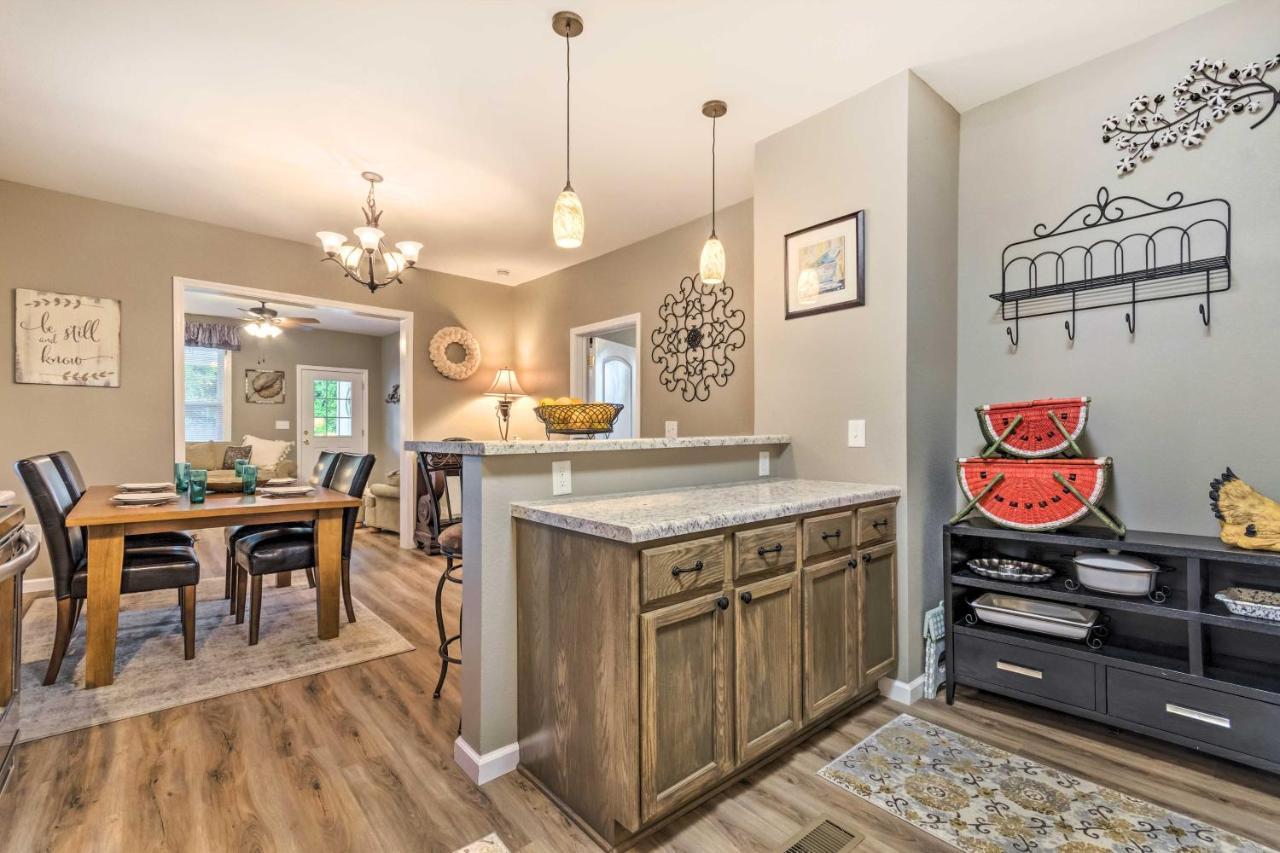 Remodeled Downtown Hot Springs Home With Porch المظهر الخارجي الصورة
