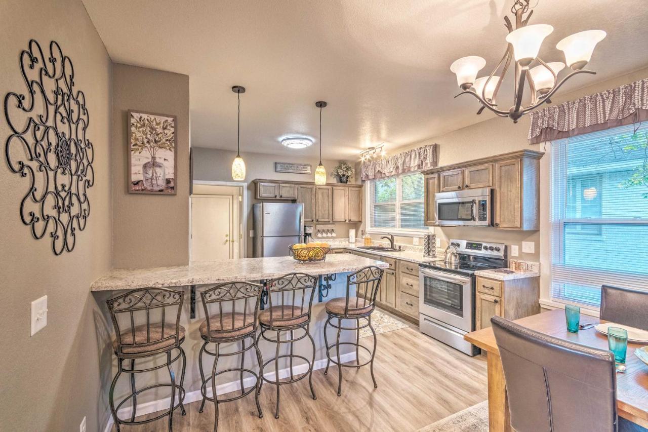Remodeled Downtown Hot Springs Home With Porch المظهر الخارجي الصورة